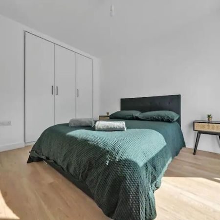 Deluxe 1 Bed In Colindale Wembley With Freewifitv Lejlighed London Eksteriør billede