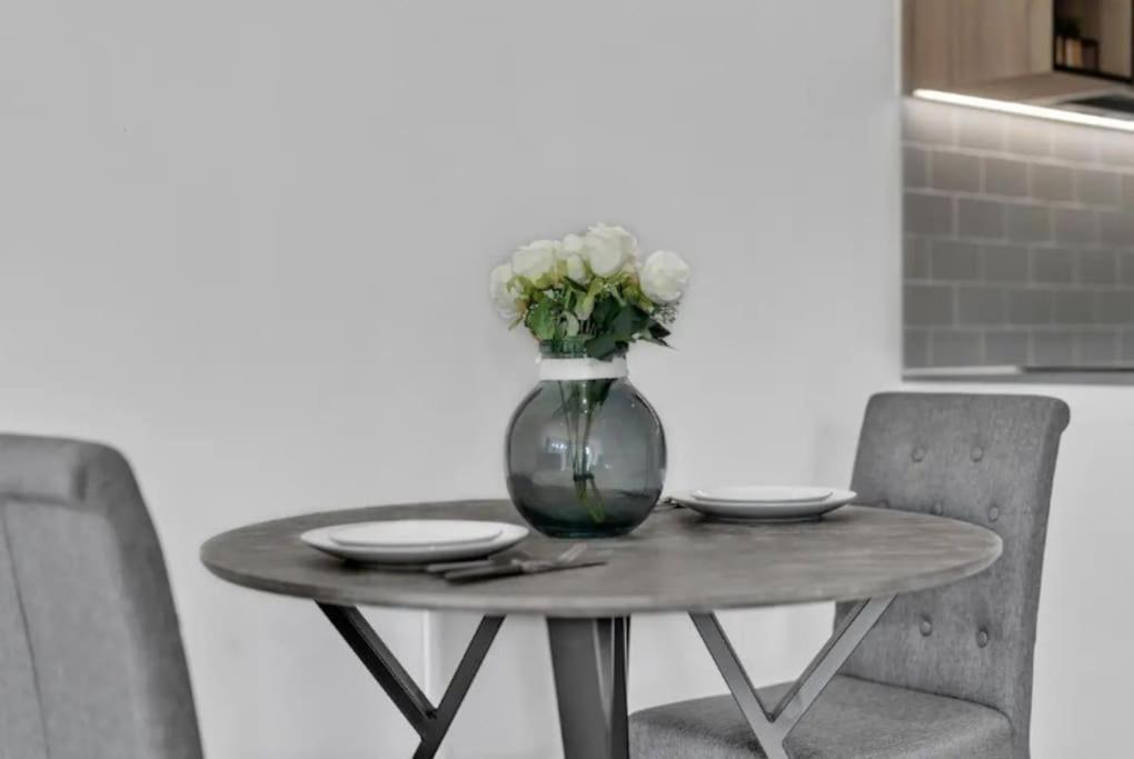 Deluxe 1 Bed In Colindale Wembley With Freewifitv Lejlighed London Eksteriør billede