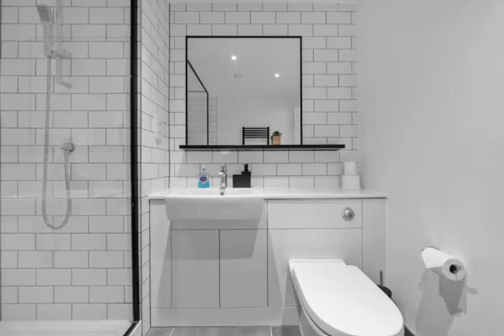 Deluxe 1 Bed In Colindale Wembley With Freewifitv Lejlighed London Eksteriør billede