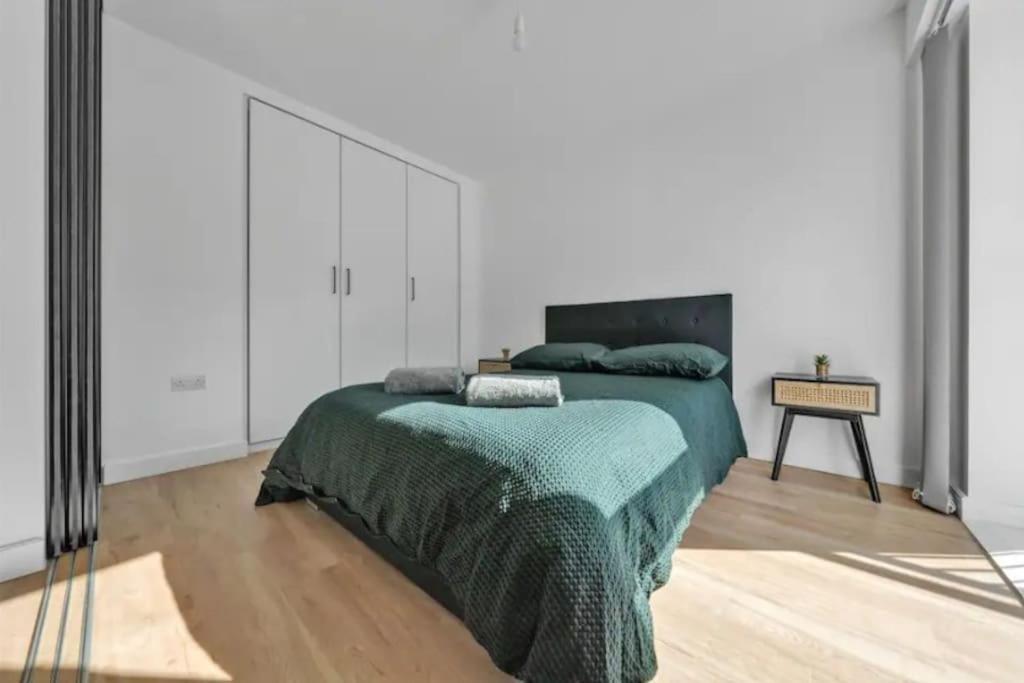 Deluxe 1 Bed In Colindale Wembley With Freewifitv Lejlighed London Eksteriør billede